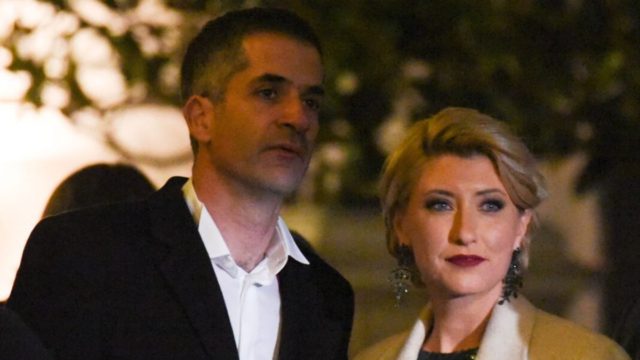 Κάνει αυτό που δε θα έκανε κανείς παντρεμένος: Το… ένοχο μυστικό του Κώστα Μπακογιάννη που αποδέχθηκε στο γάμο τους η Σία Κοσιώνη