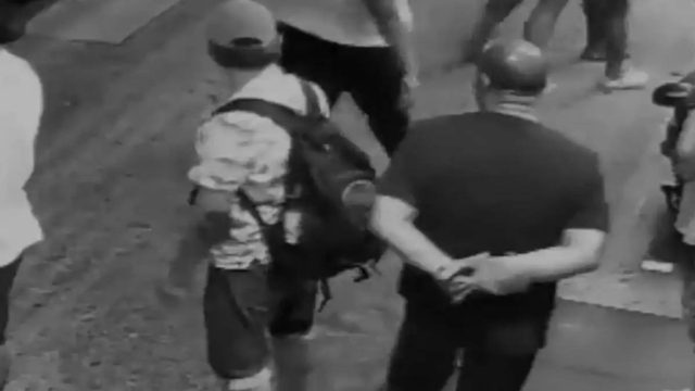 Νέα Υόρκη: Σοκαριστικό βίντεο με άγριο ξυλοδαρμό μετανάστη – Το περιστατικό κατέγραψε κάμερα ασφαλείας