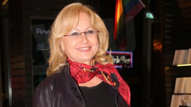 Εξίσου κούκλα, αλλά πολύ διαφορετική: Σπάνια φωτογραφία της Αγγελικής Νικολούλη με τη μελαχρινή αδερφή της!