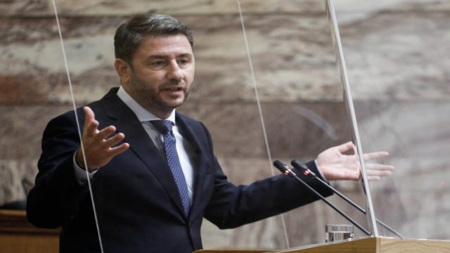 Μαινόμενος Νίκος Ανδρουλάκης στη Βουλή: «Πλεκτάνη της κυβέρνησης εναντίον μου – Παρακρατικός μηχανισμός ήθελε όμηρο το ΠΑΣΟΚ» (video)