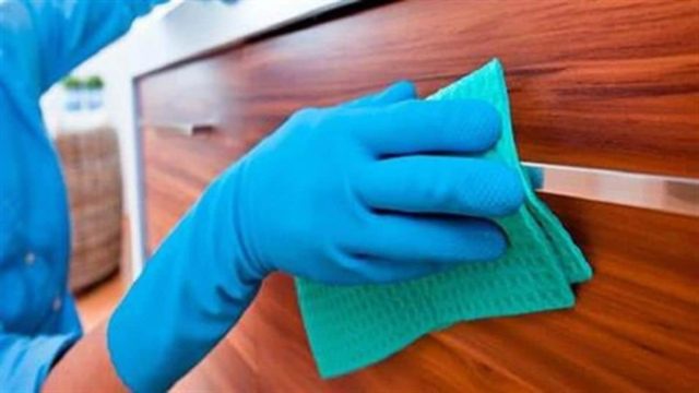 Αστραφτερά ντουλάπια: Μόνο με μαγειρική σόδα και ένα ακόμα υλικό-έκπληξη θα γίνουν σαν καινούργια