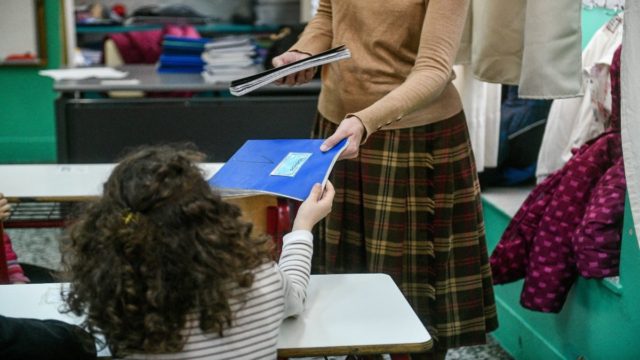 Αφορά χιλιάδες γονείς: Η λίστα με τα σχολεία που θα λειτουργήσουν με πρόγραμμα ολοήμερου μέχρι τις 17:30 από Σεπτέμβριο