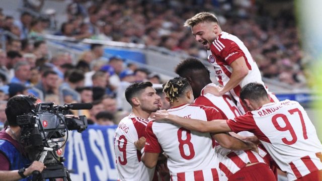 Europa League: Με την… ψυχή στο στόμα η πρόκριση για τον Ολυμπιακό – Βατσλικ και Βαλμπουενά τον έσωσαν στα πέναλτι (video)