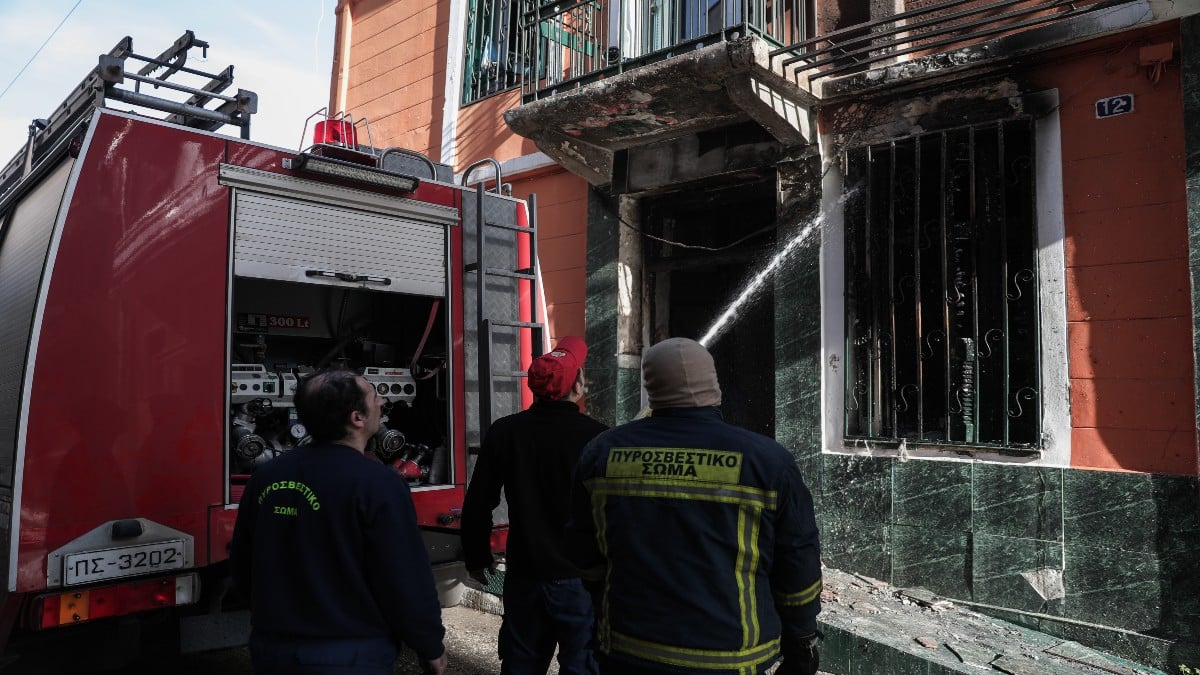 Τραγωδία στο Παγκράτι: Nεκρός από φωτιά σε διαμέρισμα (photo-video)