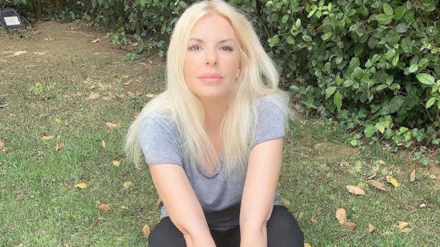 Τελείως διαφορετική: Η Αννίτα Πάνια μάς δείχνει για πρώτη φορά την αδερφή της (photo)