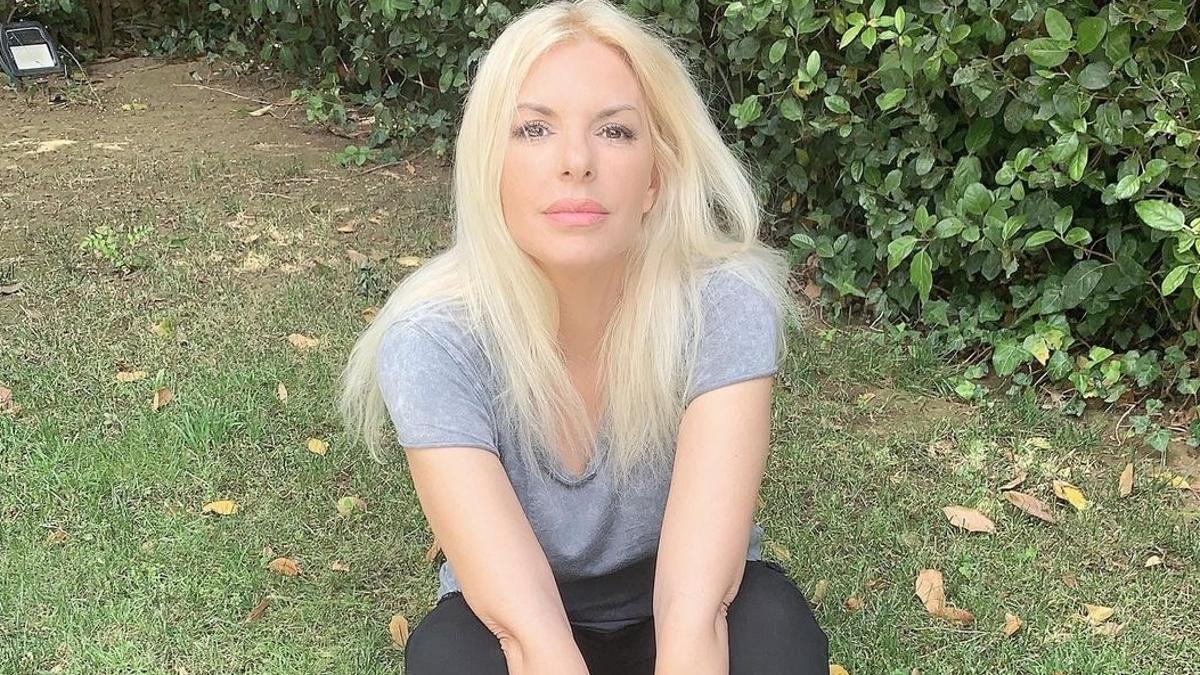 Τελείως διαφορετική: Η Αννίτα Πάνια μάς δείχνει για πρώτη φορά την αδερφή της (photo)