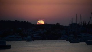 Η φωτογραφία της ημέρας: Ηλιοβασίλεμα στο Πόρτο Χέλι