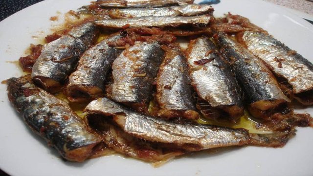 Ψάρι τόσο φρέσκο, που σπαρταράει! Σαρδέλες στο φούρνο με μυρωδάτη κρούστα