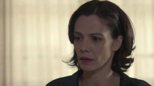 Μαριλίτα Λαμπροπούλου: Η «Βασιλική» του «Σασμού» πιο σέξι από ποτέ με καυτό κόκκινο μπικίνι