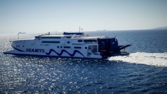 Απίστευτη ταλαιπωρία για πάνω από 1.200 επιβάτες: Ακινητοποιημένο μεσοπέλαγα το «World Champion Jet»