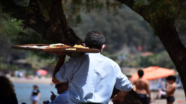 Πώς αμείβεται η αργία του Δεκαπενταύγουστου
