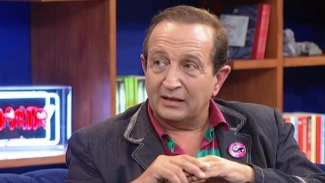 «Άλλος για τη βάρκα μας»: Ο Σπύρος Μπιμπίλας ποζάρει με το μαγιό του και προκαλεί αναστάτωση (photo)