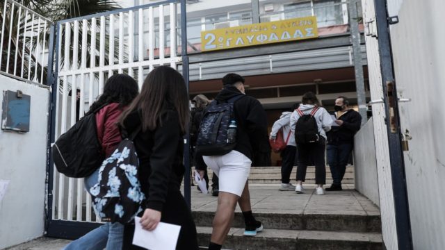 Σχολεία: Πώς θα γίνει η επιστροφή των μαθητών στα θρανία – Με ποιες αλλαγές ξεκινά στις 12 Σεπτεμβρίου η σχολική χρονιά (Video)