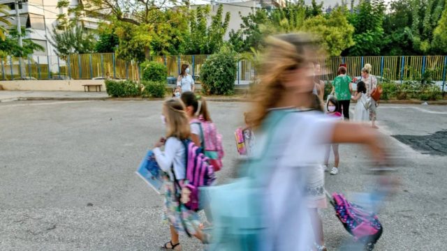 Σχολεία: Έτσι θα ανοίξουν στις 12 Σεπτεμβρίου! Τι θα ισχύει για μάσκες & self test – Τι προβλέπεται σε περίπτωση κρούσματος (Video)