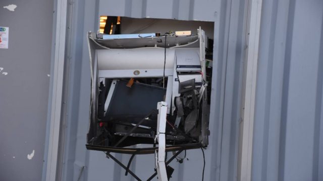 Συναγερμός στην Θεσσαλονίκη: Εμπρησμός σε ΑΤΜ – Δεκάδες χιλιάδες ευρώ η λεία (video)