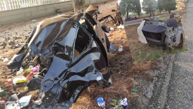 Τροχαίο στο Γαλαξίδι: «Το δέντρο έκοψε το αμάξι στη μέση» – Ακαριαίος ο θάνατος του νεαρού ζευγαριού (φωτο)
