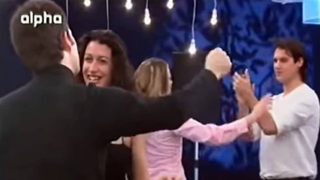 Απόλυτο… μεθύσι: Ο Γιώργος Μαργαρίτης πιάνει το μικρόφωνο και προκαλεί ένα ατέλειωτο τσιφτετέλι στην πίστα