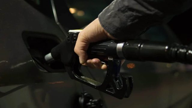 Το μυστήριο με την τιμή των καυσίμων και οι καταγγελίες για νοθεία