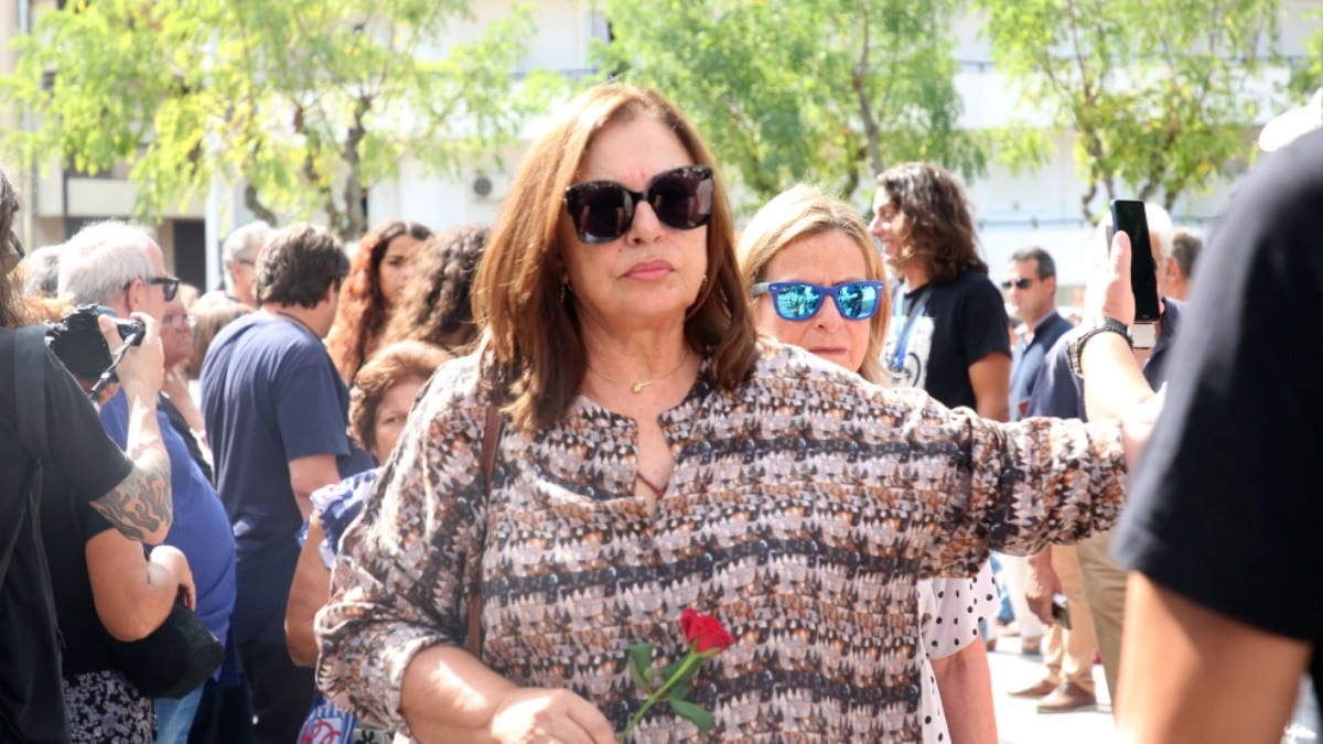 Κάποτε σύντροφοι στη ζωή, σήμερα… μοιάζουν με αδέλφια – Αυτός είναι ο πρώτος σύζυγος της Χάρις Αλεξίου με τον οποίο υιοθέτησαν τον Μάνο