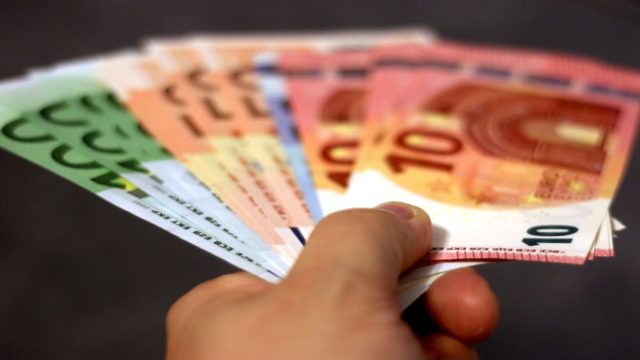 Κατώτατος μισθός: Η αύξηση που αναμένεται να ανακοινώσει ο Πρωθυπουργός