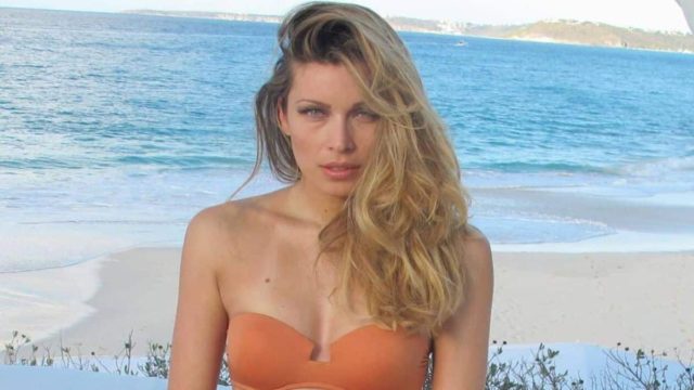 Βασίλισσα Μαριέττα: Ανέμελη και ηλιοκαμμένη η Χρουσαλά – Πόζαρε χωρίς ίχνος μακιγιάζ