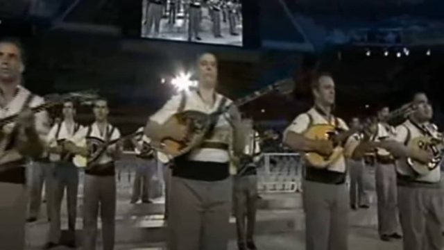 Το συγκλονιστικό ζεϊμπέκικο των Ολυμπιακών Αγώνων της Αθήνας που ξεσήκωσε όλο τον κόσμο – Θα ανατριχιάσεις