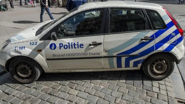 Θρίλερ στις Βρυξέλλες: Βαν έπεσε με μεγάλη ταχύτητα σε καφετέρια – Αγωνία για έξι άτομα
