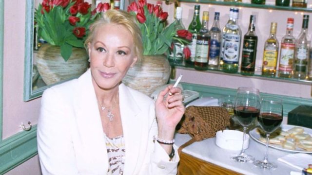 Αστρονομικό ποσό: Τόσα εκατομμύρια δραχμές είχε πάρει η Ζωή Λάσκαρη για τη φωτογράφιση στο Playboy