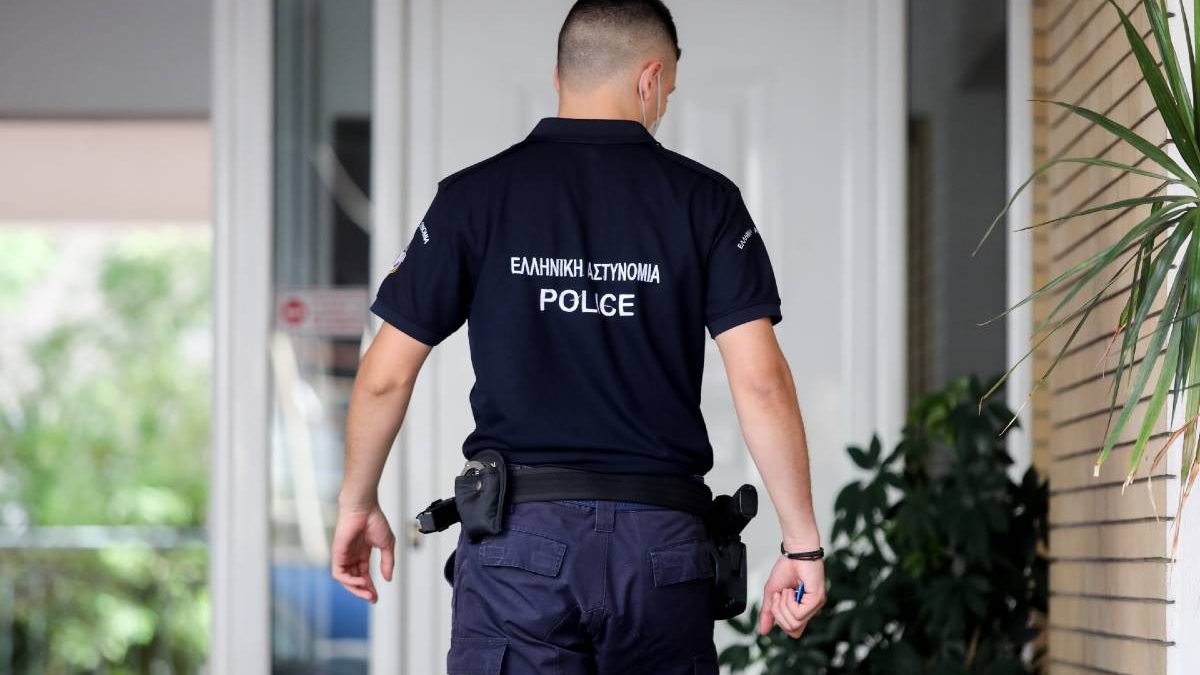 Συναγερμός στα Εγκληματολογικά Εργαστήρια της ΕΛΑΣ: Ένοπλος επιχείρησε να μπουκάρει μέσα