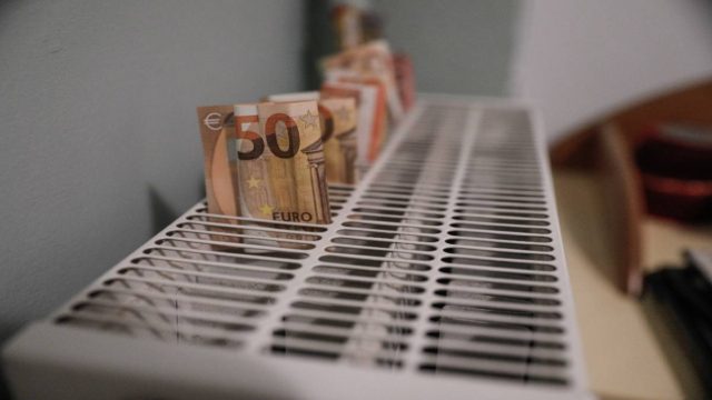 «Αγκάθι» η θέρμανση για τα νοικοκυριά: Συμφέρει η αλλαγή φυσικού αερίου σε πετρέλαιο; (video)