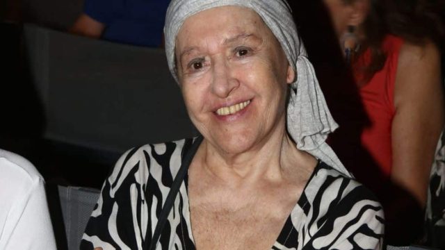 Στη θάλασσα σκορπίστηκε η τέφρα της Μάρθας Καραγιάννη – Καταιγιστικός ο Δημήτρης Σούρας
