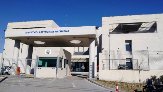 Αδιανόητο σκηνικό στον Βόλο: Μητέρα έδιωξε από το σπίτι την 23χρονη ΑμεΑ κόρη της