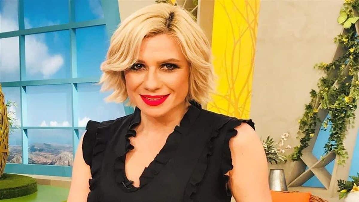 Είναι η ανάσα της: Οι τρυφερές εικόνες της Κατερίνας Καραβάτου να παίζει με τα παιδιά της