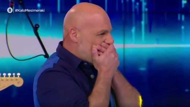 «Είμαι πνιγμένος…» – Φρικαρισμένος ο Νίκος Μουτσινάς στο “Καλό Μεσημεράκι” (video)