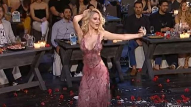 Ξανθιά καλλονή “ζάλισε” τους τηλεθεατές του ΣΚΑΙ με το τσιφτετέλι της – Θα σας αφήσει άφωνους
