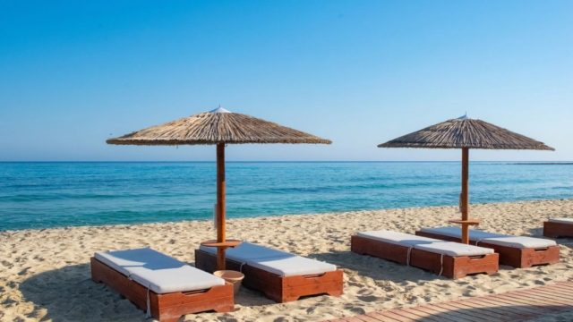 Είκονες ντροπής στην Κρήτη: Τα ενοίκια στα “‘υψη” και οι φοιτητές στις παραλίες και τα αυτοκίνητα