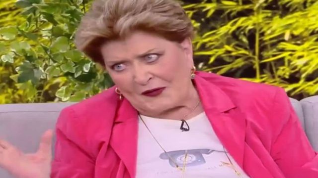 Έξαλλη on air η Βάσια Τριφύλλη – “Θα τη χτυπήσω, μαζέψτε την”