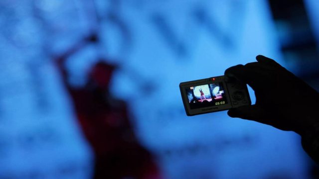 Revenge porn στην Πάτρα: «Ο πατέρας της έπαθε καρδιακό, εκείνη είναι έτοιμη να καταρρεύσει» – Συγκλονίζει η μητέρα θύματος (video)