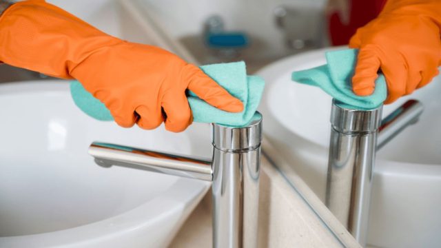 5+1 αηδιαστικά λάθη που κάνετε στο μπάνιο και πρέπει να διορθώσετε άμεσα