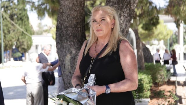 Τρυφερά ενσταντανέ για τη Δήμητρα Λιάνη: Παιχνίδια στη θάλασσα με το σύντροφό της (photos)