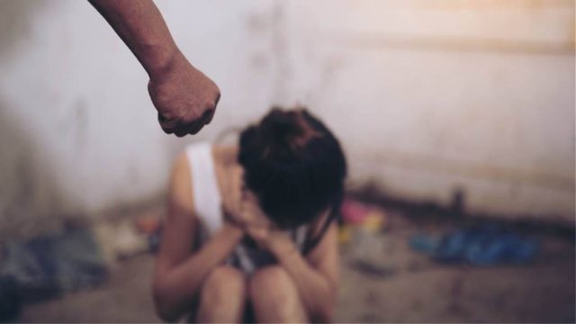 Φρίκη στη Λάρισα: Στο κρατητήριο ο πατέρας κατηγορούμενος για ενδοοικογενειακή βία – Συνελήφθη και η μητέρα που τις κλείδωνε στο πλυσταριό