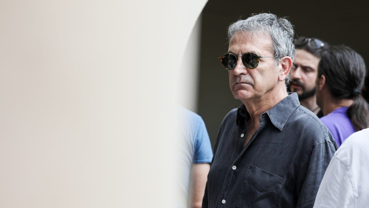 Συγκινεί ο Γιώργος Νταλάρας: «Βρίσκομαι ακόμη νομίζω σε κατάσταση σοκ…»