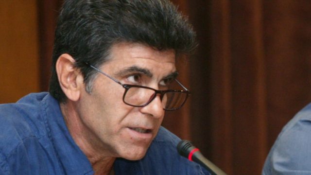 «Λύγισε» ο Γιάννης Μπέζος: Η σπάνια εξομολόγηση και τα συγκινητικά λόγια για τον πατέρα του