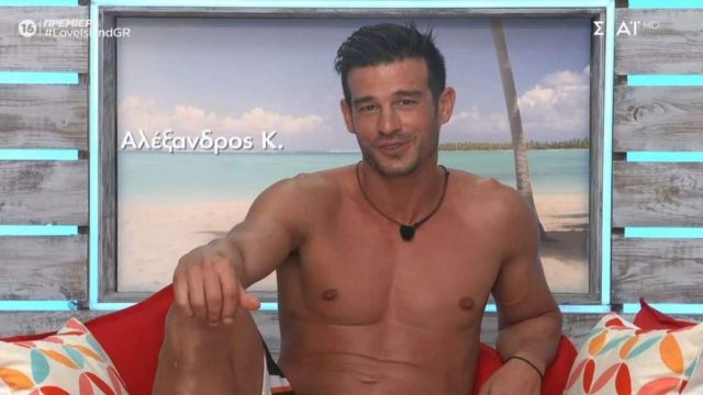 Love Island: Η είσοδος που δεν περίμεναν τα κορίτσια – Είναι φίλος της Ηλιάνας Παπαγεωργίου!