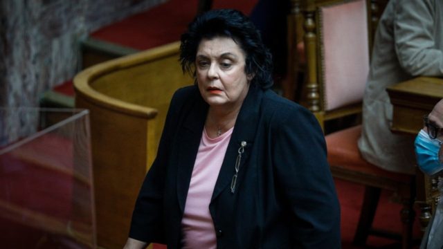 Καταπέλτης η Λιάνα Κανέλλη: «Έχω περάσει δύο εμφράγματα – Οπλοφορώ ξανά!»
