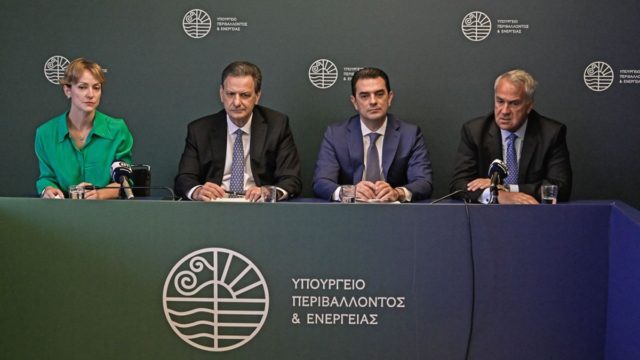 Εξοικονόμηση ενέργειας στο Δημόσιο: Μπλόκο σε προσλήψεις και κονδύλια για τους «σπάταλους φορείς»