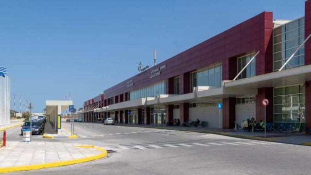 Σκηνές πανικού στο αεροδρόμιο στα Χανιά: Πέθανε γυναίκα μέσα σε αεροπλάνο λίγο πριν την απογείωση