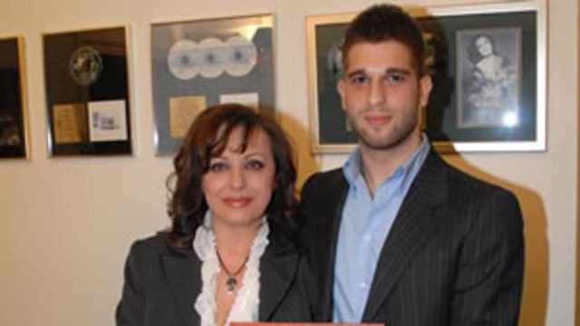 Μάνος Θεοφίλου: Με αυτή τη διάσημη γυναίκα είχε ζήσει έναν παράφορο έρωτα ο γιος της Χαρούλας Αλεξίου (photo)