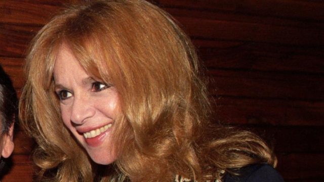 Δεν τα λες και ψίχουλα: Αυτός ήταν ο μισθός που έπαιρνε η Αλίκη Βουγιουκλάκη – Πόσα είναι σήμερα σε ευρώ
