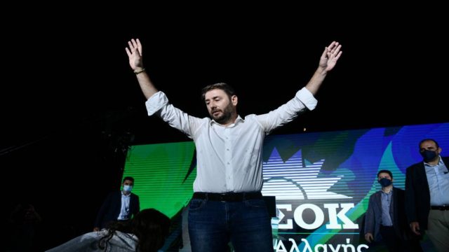 Στο χειρουργείο ο Νίκος Ανδρουλάκης μετά τη ρήξη χιαστού